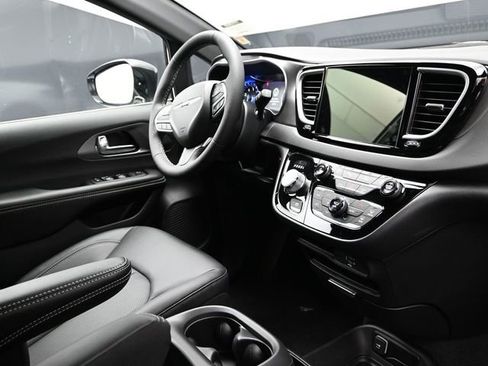 New 2026 Chrysler Voyager LX FWD image 14
