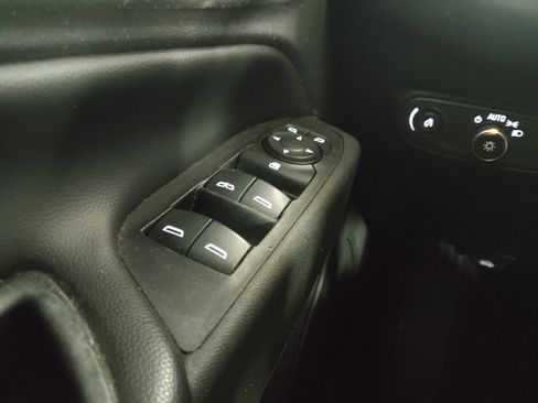 Used 2019 Chevrolet Equinox LT FWD image 27