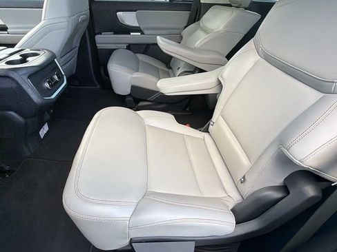 Certified 2025 Ford Expedition Active AWD/4WD image 21