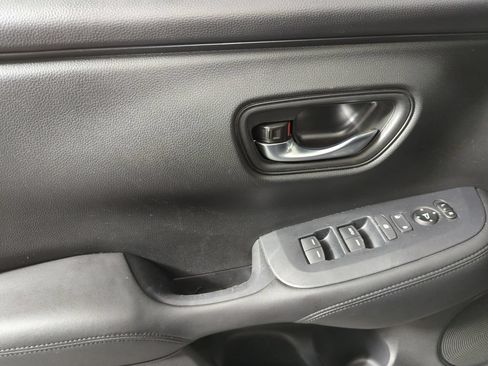 Certified 2025 Honda HR-V LX image 10