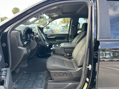 Used 2025 Chevrolet Silverado 1500 LT AWD/4WD image 16