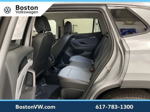 New 2026 Volkswagen Tiguan SE image 8