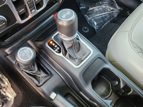 Used 2021 Jeep Wrangler Unlimited Sahara AWD/4WD image 11