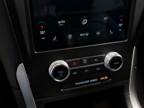 Certified 2024 Ford Edge SEL image 33