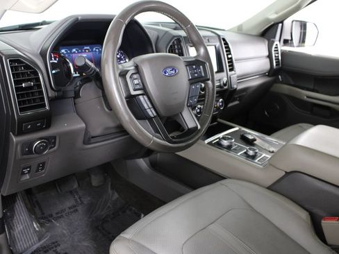 Used 2018 Ford Expedition Limited w/ Equipment Group 301A AWD/4WD image 19