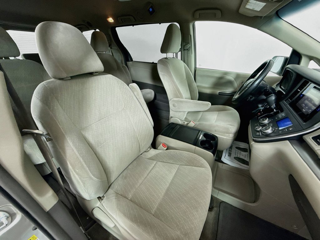 Used 2017 Toyota Sienna LE FWD image 27