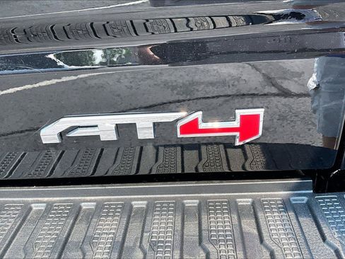 Used 2024 GMC Sierra 1500 AT4 w/ AT4 Preferred Package AWD/4WD image 9