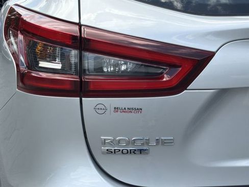 Used 2022 Nissan Rogue Sport S FWD image 4