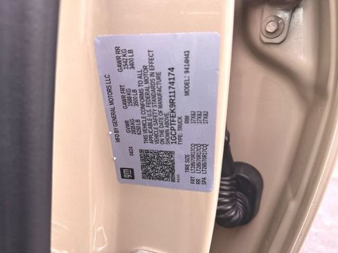 Used 2024 Chevrolet Colorado ZR2 w/ Technology Package AWD/4WD image 34