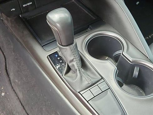 Used 2022 Toyota Camry SE w/ Carpet Mat Package (TMS) FWD image 15