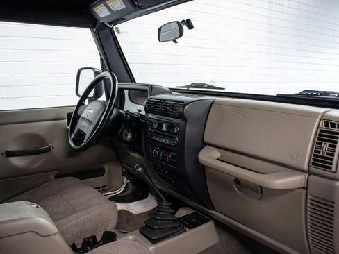Used 2004 Jeep Wrangler X w/ Convenience Group AWD/4WD image 17