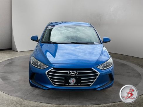 Used 2018 Hyundai Elantra SE FWD image 2