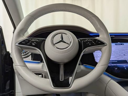 Used 2023 Mercedes-Benz EQS 580 4MATIC SUV image 11