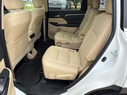 Used 2016 Toyota Highlander Limited Platinum AWD/4WD image 10