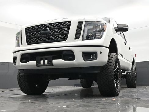 Used 2019 Nissan Titan SL w/ Midnight Edition AWD/4WD image 28
