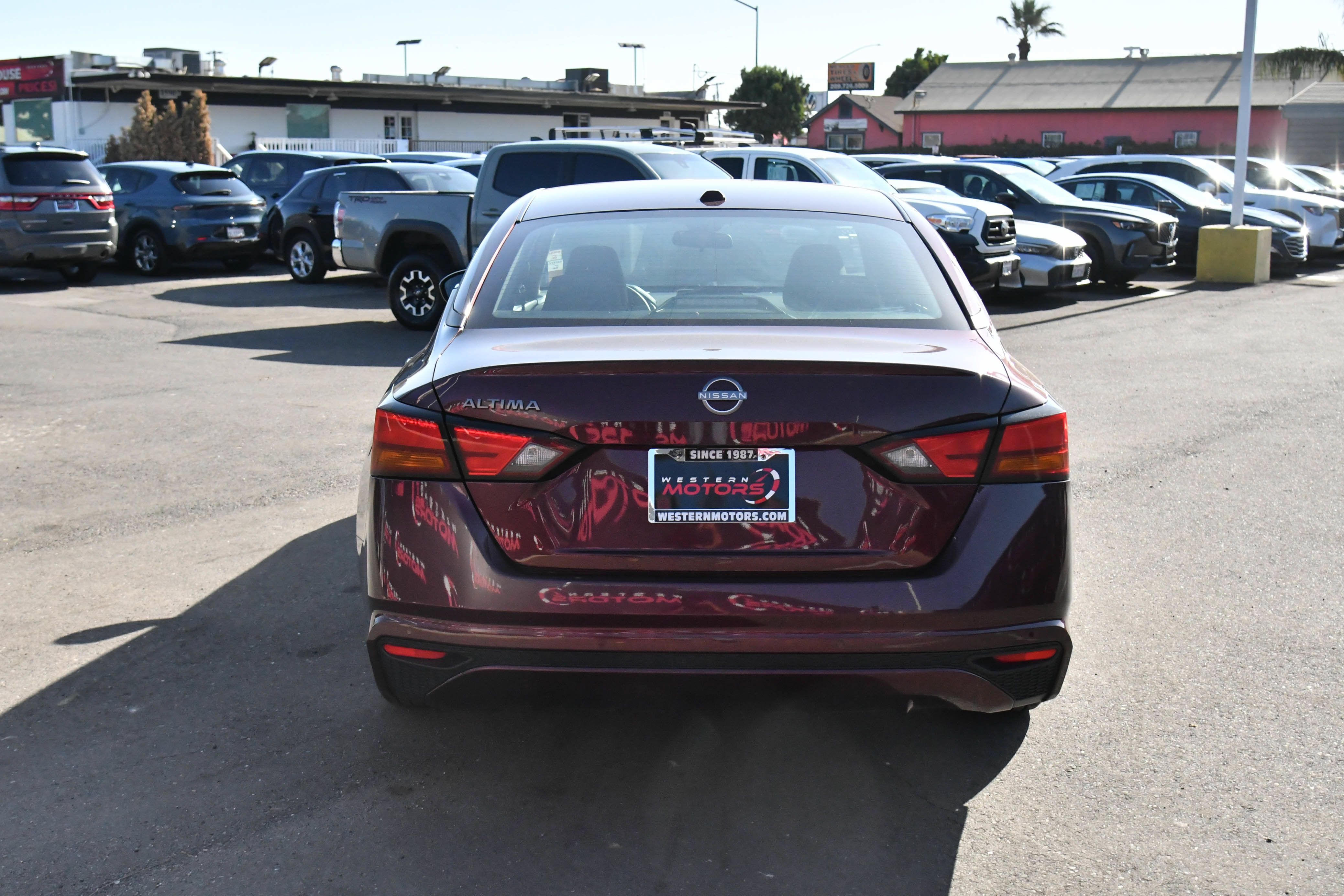 Used 2025 Nissan Altima 2.5 SV FWD image 7