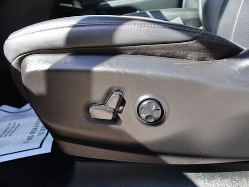 Used 2024 Chrysler Pacifica Limited FWD image 38
