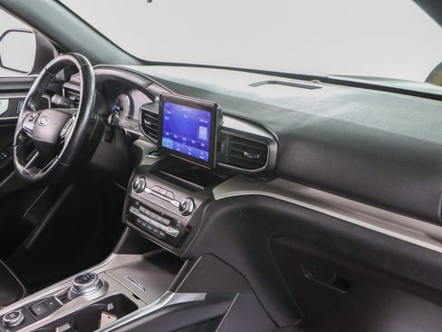 Used 2020 Ford Explorer XLT w/ Equipment Group 202A AWD/4WD image 26
