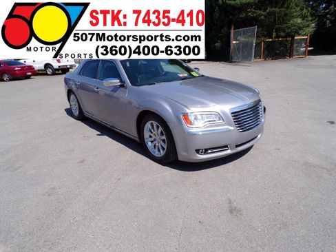 Used 2014 Chrysler 300 C image 9
