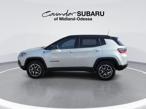 Used 2025 Jeep Compass Trailhawk AWD/4WD image 5