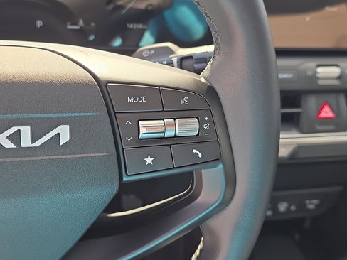 Certified 2025 Kia K4 EX FWD image 31