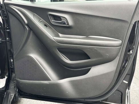 Certified 2022 Chevrolet Trax LT w/ LT Convenience Package image 27