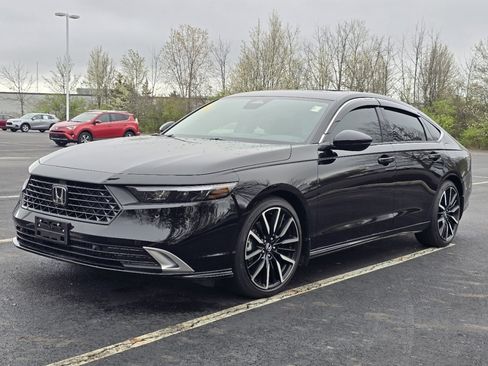 Used 2025 Honda Accord Touring image 3