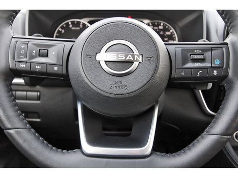 Used 2023 Nissan Rogue SL w/ SL Premium Package FWD image 17