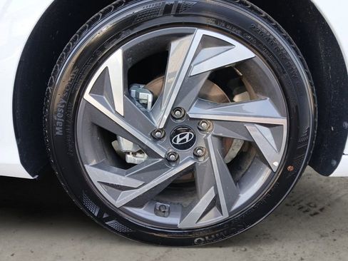 New 2025 Hyundai Elantra Limited image 14