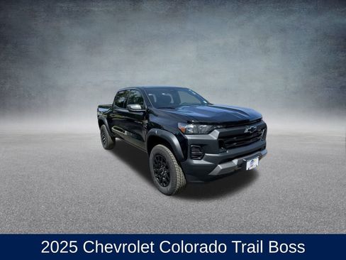 Used 2025 Chevrolet Colorado Trail Boss image 3