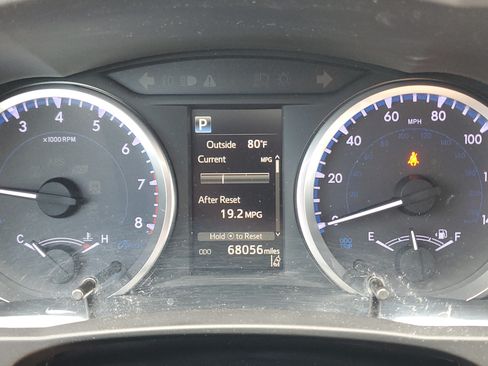 Used 2019 Toyota Highlander Plus FWD image 27