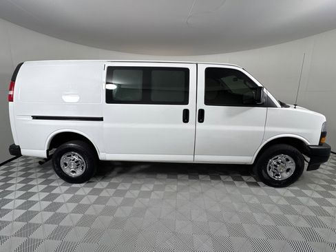 Used 2022 Chevrolet Express 2500 w/ Driver Convenience Package image 4