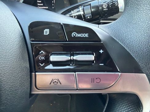 Used 2023 Hyundai Elantra SEL w/ Preferred Accessory Package FWD image 21