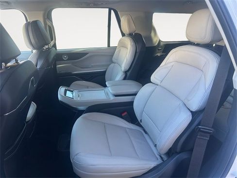 New 2026 Lincoln Navigator Reserve image 13