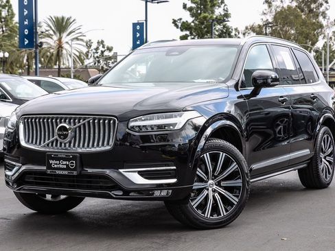 Used 2025 Volvo XC90 B6 Plus image 1