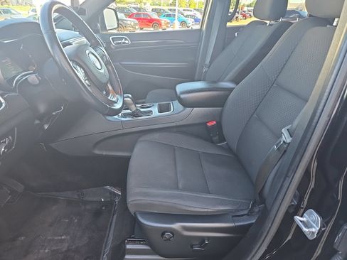 Used 2018 Jeep Grand Cherokee Laredo AWD/4WD image 13