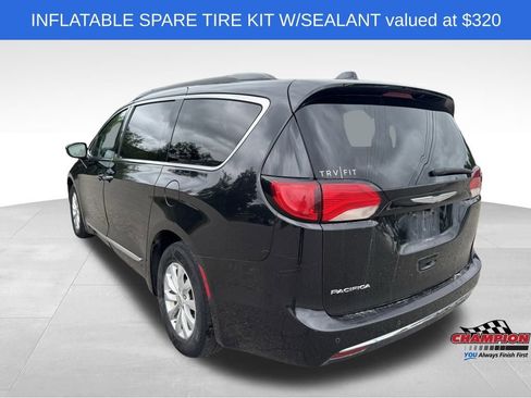 Used 2017 Chrysler Pacifica Touring-L image 3
