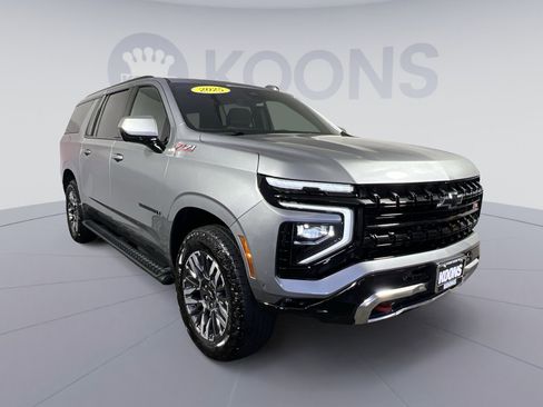 Used 2025 Chevrolet Suburban Z71 AWD/4WD image 2