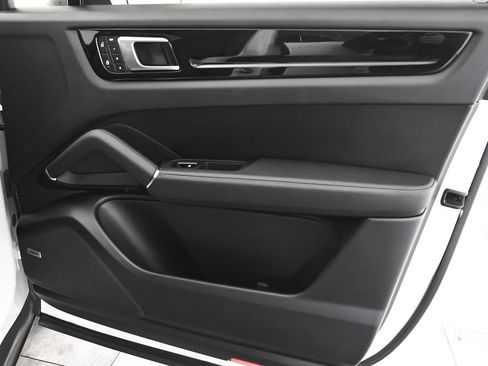 Used 2022 Porsche Cayenne Coupe image 14