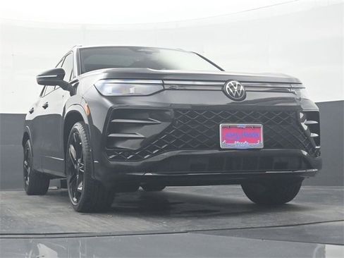 Used 2026 Volkswagen Tiguan SE R-Line image 28