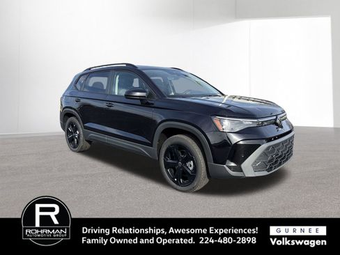 New 2026 Volkswagen Taos SE image 2