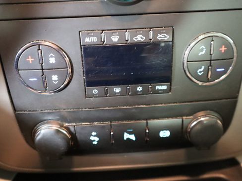 Used 2014 GMC Sierra 3500 SLT w/ SLT Convenience Package image 47