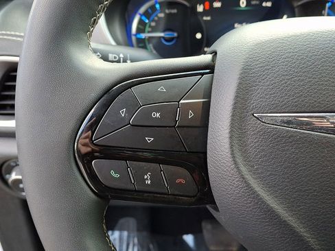 Used 2024 Chrysler Pacifica Limited FWD image 23