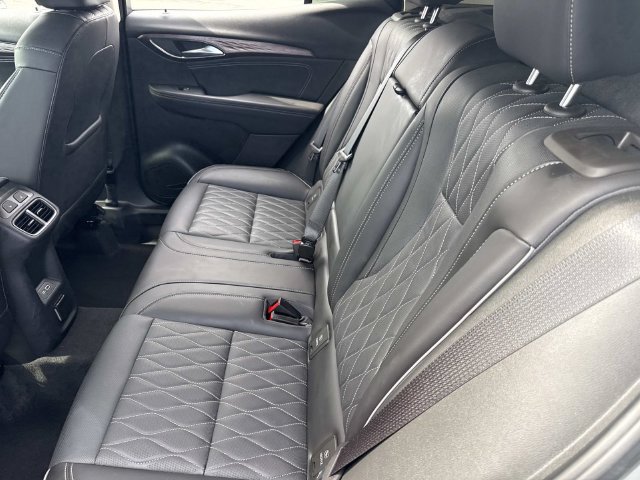Used 2023 Buick Envision Avenir AWD/4WD image 23