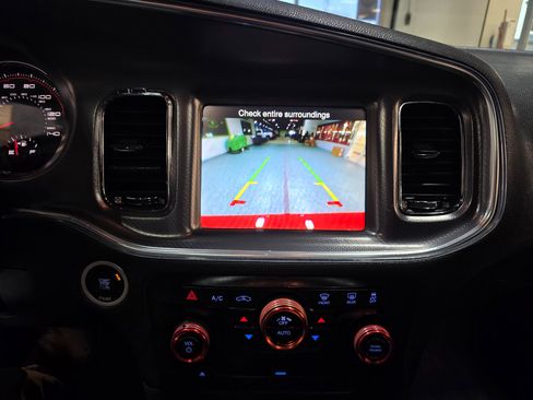 Used 2014 Dodge Charger SXT image 31