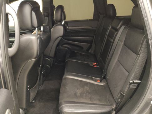 Used 2018 Jeep Grand Cherokee Altitude RWD image 18