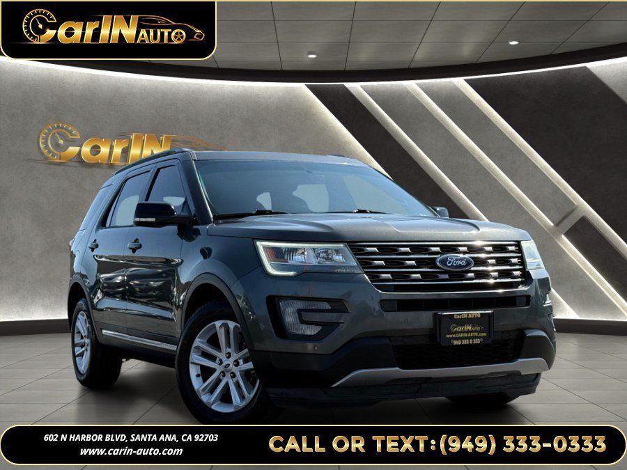 Used 2017 Ford Explorer XLT w/ Equipment Group 202A FWD image 3
