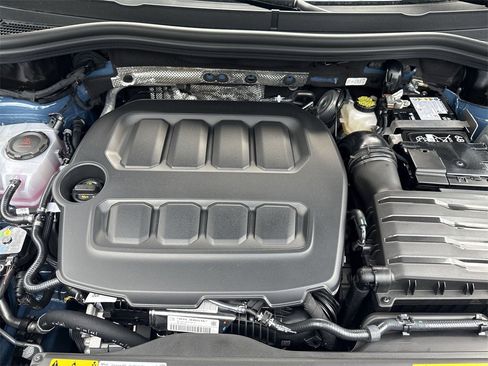New 2025 Volkswagen Tiguan SE R-Line image 17