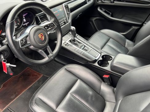 Used 2018 Porsche Macan image 11