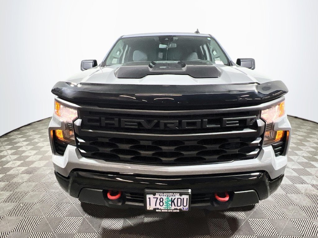 Used 2025 Chevrolet Silverado 1500 Custom Trail Boss w/ LPO, Dark Essentials Package AWD/4WD image 2